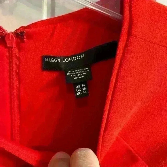 NWOT Maggy London red crepe puff sleeve dress - Picture 8 of 8
